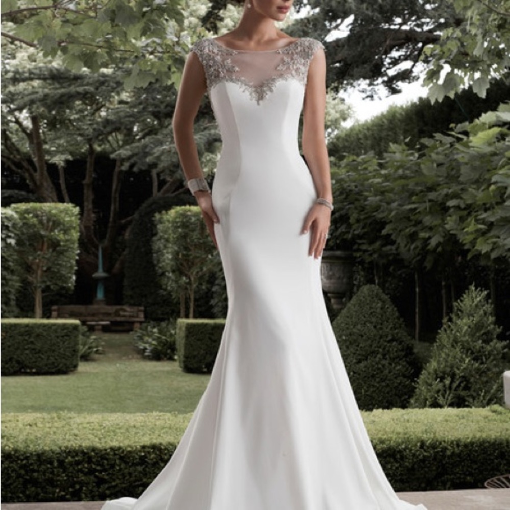 White‎ Sleeveless Sophia Tolli Neckline Wedding Gown